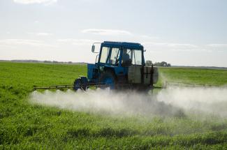 Farm workers are at high risk of harmful pesticide exposure (Photo: Aqua Mech.)